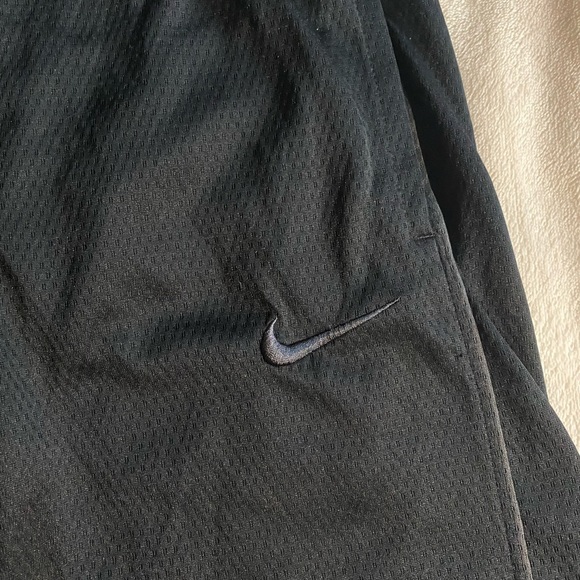 Nike Shorts Unisex - Picture 2 of 9